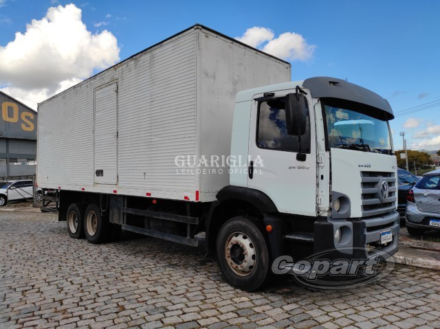 VOLKSWAGEN 24.250 6X2 2010